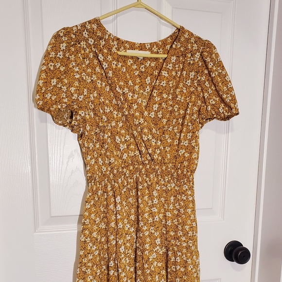 Spring dress by Monteau Los Angelos - Picture 2 of 5